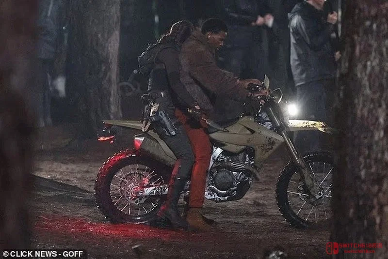 劳拉·克劳馥又双叒叕要打起来了! 劳拉·克劳馥又双叒叕要打起来了!