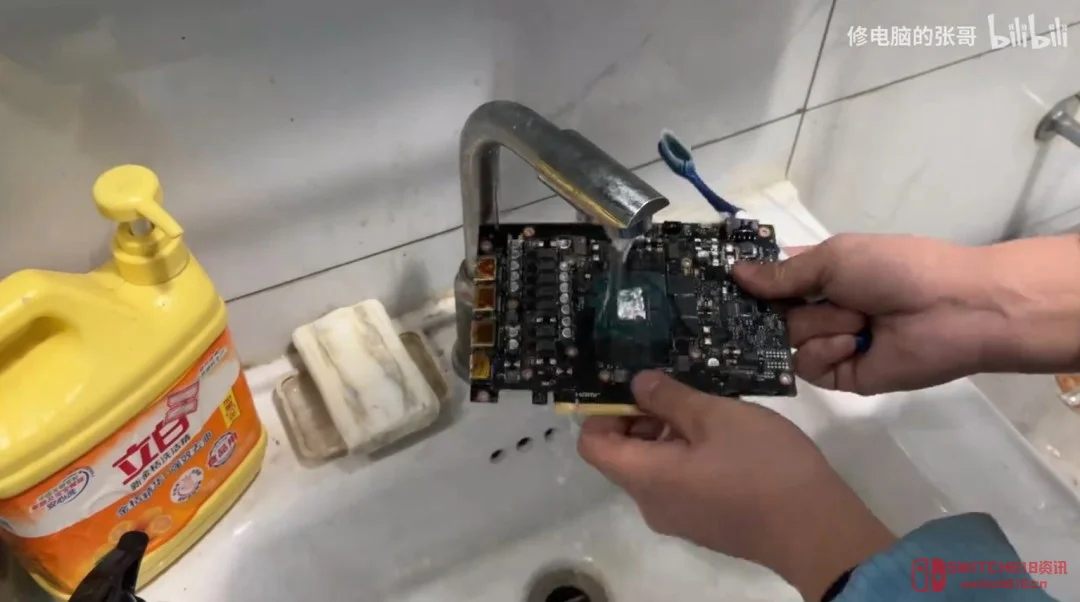 夫妻吵架老婆怒砸RTX 4070 Super泄愤!灌食用油还不够,直接给显卡来了套'物理超度' 夫妻吵架老婆怒砸RTX 4070 Super泄愤!灌食用油还不够,直接给显卡来了套'物理超度'