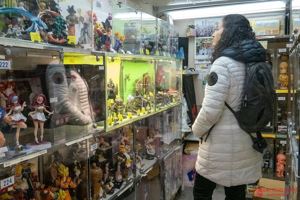 笑死!日本小男孩想买宇崎学妹被亲妈现场拦截,这波操作太离谱了... 笑死!日本小男孩想买宇崎学妹被亲妈现场拦截,这波操作太离谱了...