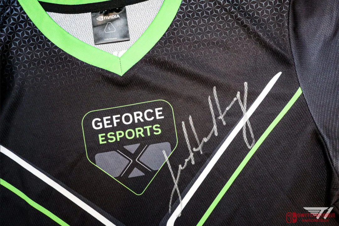 T1这波排面拉满了!黄仁勋亲自签名送队服,老黄这是要进军电竞圈的节奏? T1这波排面拉满了!黄仁勋亲自签名送队服,老黄这是要进军电竞圈的节奏?