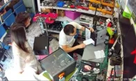 散热口贴满贴纸给电脑戴N95？这波操作我服了！