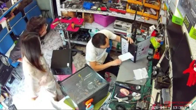 散热口贴满贴纸给电脑戴N95?这波操作我服了! 散热口贴满贴纸给电脑戴N95?这波操作我服了!