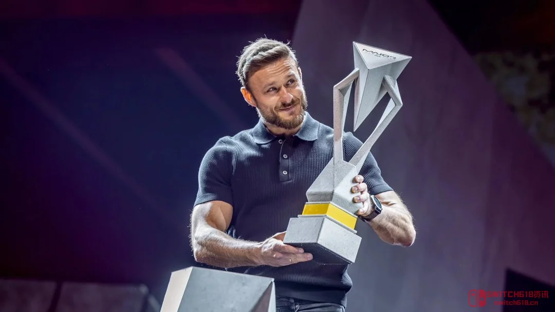 pashaBiceps 含泪拍卖粉丝送的爪子刀!14万全都捐给波兰抗癌儿童,这波操作我服了 pashaBiceps 含泪拍卖粉丝送的爪子刀!14万全都捐给波兰抗癌儿童,这波操作我服了