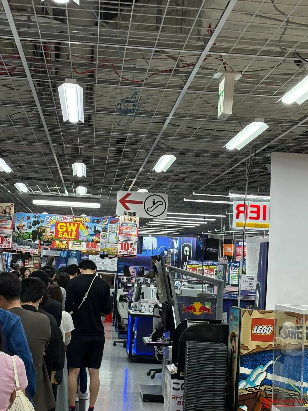 离谱!Switch2还没捂热就要涨价,日本玩家已经杀疯了,黄牛也开始收网了? 离谱!Switch2还没捂热就要涨价,日本玩家已经杀疯了,黄牛也开始收网了?