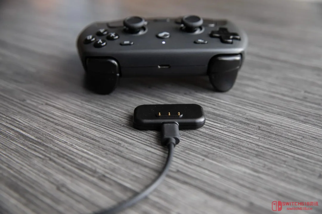 新版Steam控制器充电器暗藏‘纵火隐患’?裸露触点设计要命! 新版Steam控制器充电器暗藏‘纵火隐患’?裸露触点设计要命!