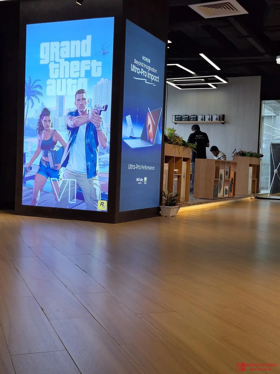 《GTA6》海报孟加拉‘偷跑’?店家这波操作,R星法务部看了都沉默 《GTA6》海报孟加拉‘偷跑’?店家这波操作,R星法务部看了都沉默