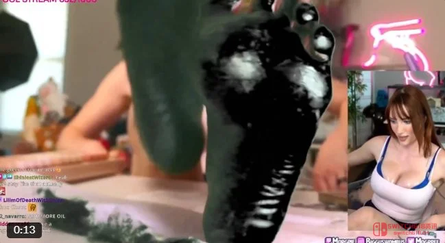 哈哈哈哈,这操作给我看乐了!女主播用脚底映射《黑魂3》被封,这是要‘脚’踏传火路? 哈哈哈哈,这操作给我看乐了!女主播用脚底映射《黑魂3》被封,这是要‘脚’踏传火路?