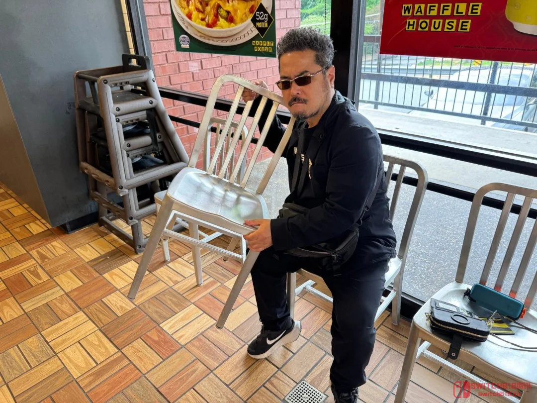 笑喷!铁拳制作人原田胜弘打卡Waffle House,扬言凌晨三点来打架! 笑喷!铁拳制作人原田胜弘打卡Waffle House,扬言凌晨三点来打架!