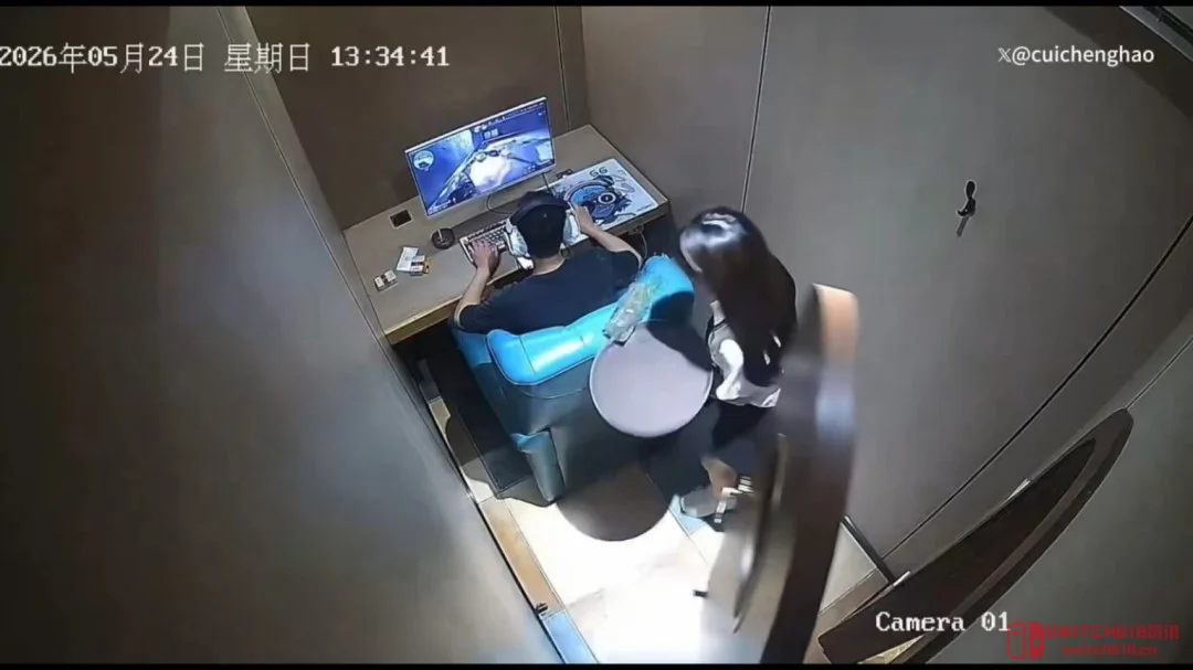 我去!网咖老哥被热茶泼了还死磕《三角洲行动》,这波操作外网直接炸了! 我去!网咖老哥被热茶泼了还死磕《三角洲行动》,这波操作外网直接炸了!